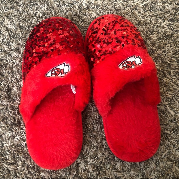 CHIEFS slippers! - Picture 5 of 6